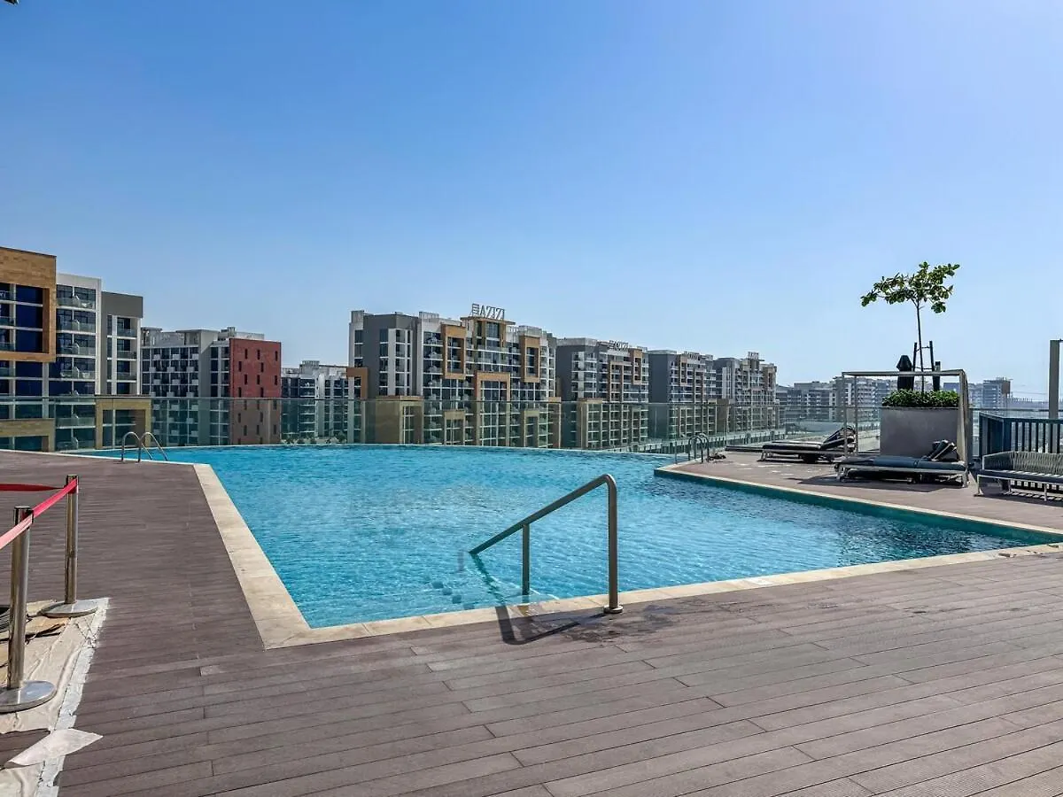 Chic 1Br With Balcony View, Gym, Pool & Kid-Friendly Apartment Dubai