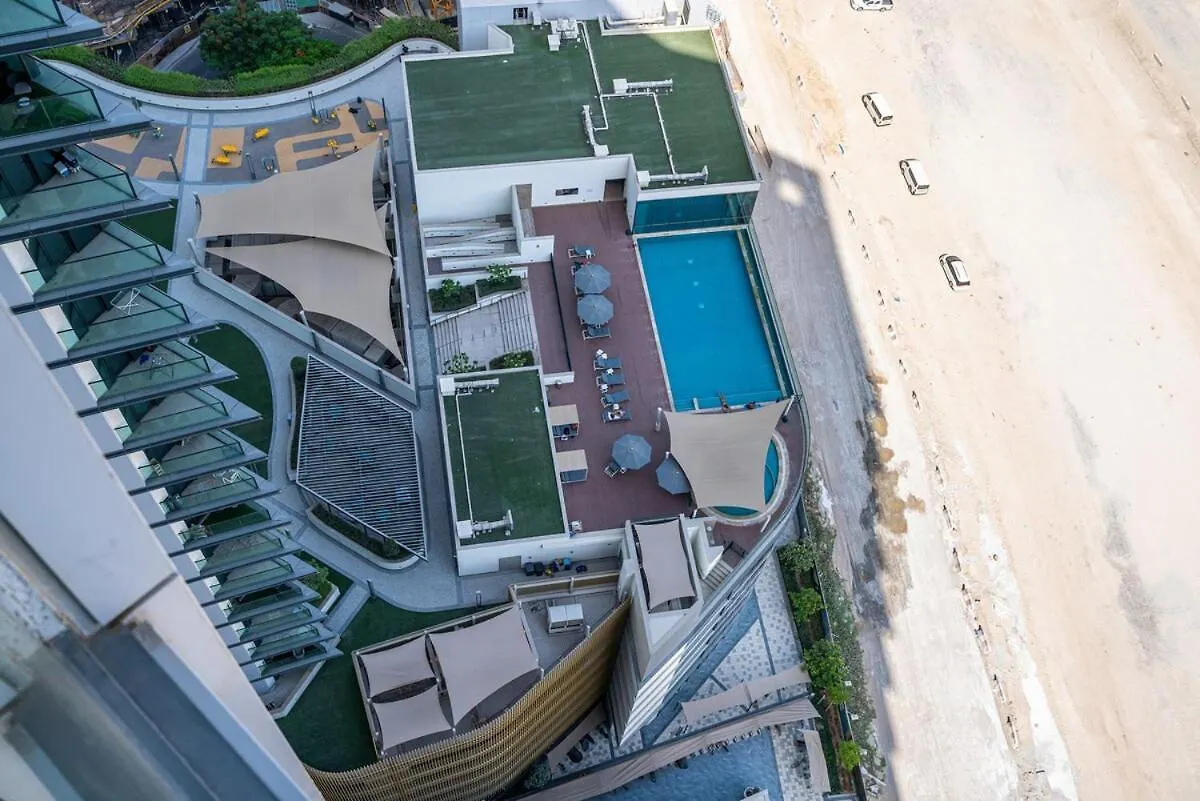 Chic 1Br With Balcony View, Gym, Pool & Kid-Friendly Apartment Dubai