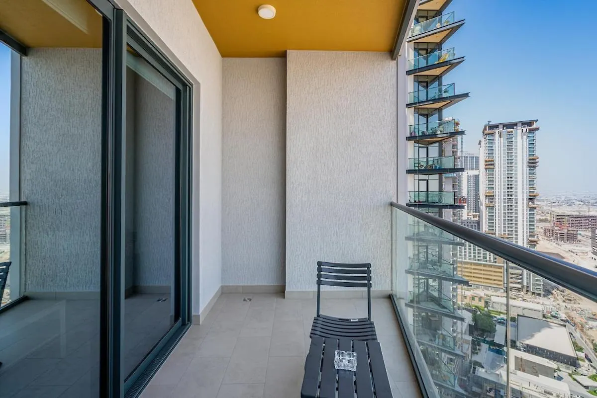 Chic 1Br With Balcony View, Gym, Pool & Kid-Friendly Apartment Dubai