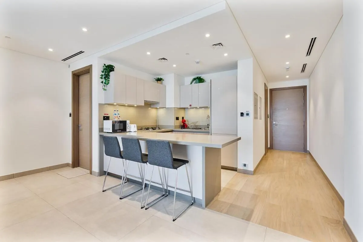Chic 1Br With Balcony View, Gym, Pool & Kid-Friendly Apartment Dubai 0*,  United Arab Emirates