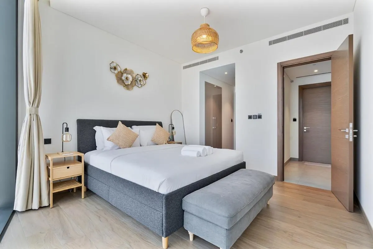 Chic 1Br With Balcony View, Gym, Pool & Kid-Friendly Apartment Dubai