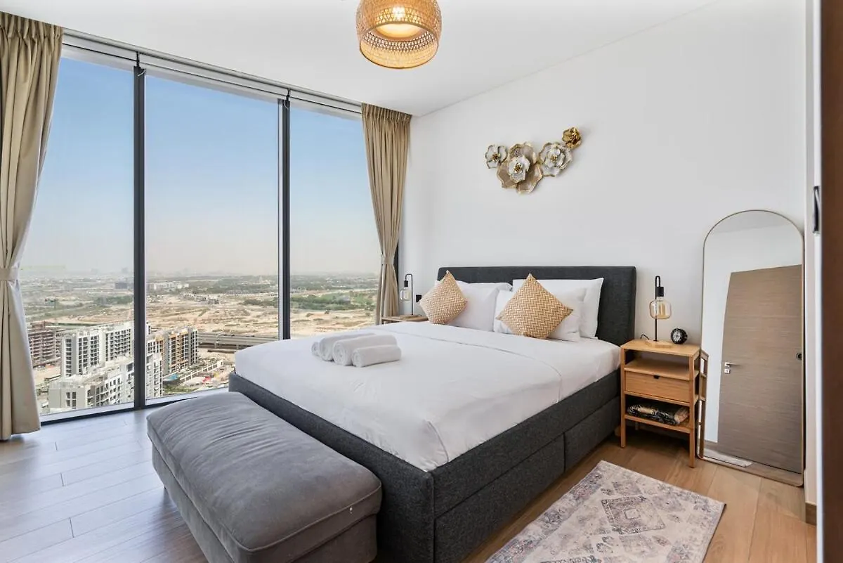 Chic 1Br With Balcony View, Gym, Pool & Kid-Friendly Apartment Dubai