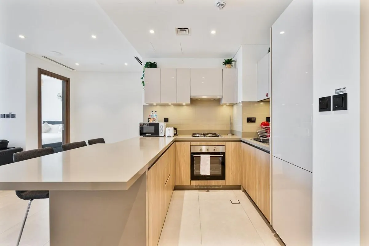 Chic 1Br With Balcony View, Gym, Pool & Kid-Friendly Apartment Dubai 0*,  United Arab Emirates